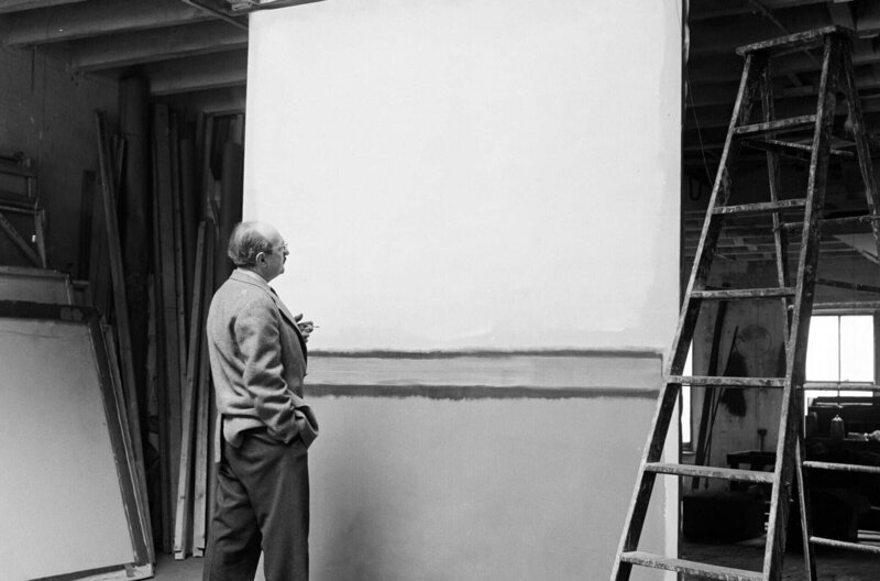 Der Künstler Mark Rothko empfiehlt, dass seine Werke aus etwa 45 Zentimeter Entfernung betrachtet werden sollten. – Bild: Kay Bell Reynall / Der Künstler Mark Rothko empfiehlt, dass seine Werke aus etwa 45 Zentimeter Entfernung betrachtet werden sollten. Der Künstler Mark Rothko empfiehlt, dass seine Werke aus etwa 45 Zentimeter Entfernung betrachtet werden sollten. – Bild: Kay Bell Reynall / Der Künstler Mark Rothko empfiehlt, dass seine Werke aus etwa 45 Zentimeter Entfernung betrachtet werden sollten.