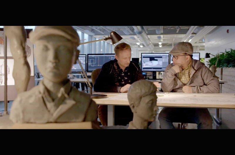 Eternal Spring - Chinas gehacktes Staats-TV – Bild: Lofty Sky Pictures  /​ Unter den zahllosen Falun-Gong-Anhängern, die nach dem Hackerangriff fliehen müssen, befindet sich auch Comic-Künstler Daxiong (re.) – hier mit Regisseur Jason Loftus (li.).