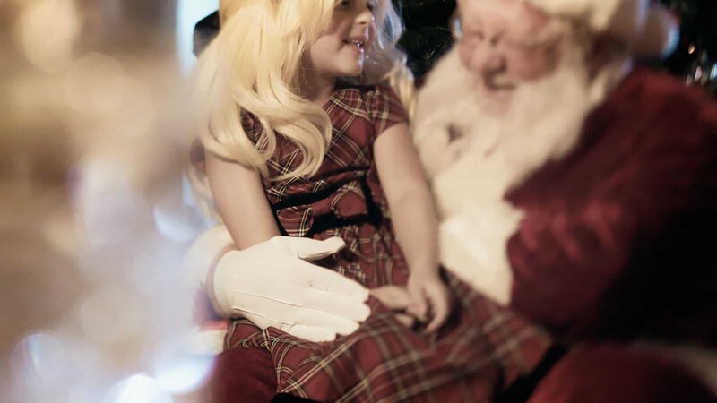 JonBenet Ramsey with Santa. – Bild: TLC
