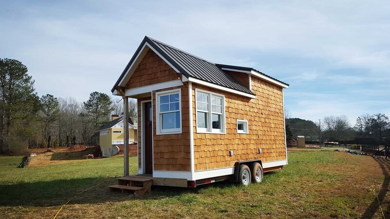 Adam and Lindsey want to buy a mobile tiny house to be able to live and work from anywhere. – Bild: HGTV