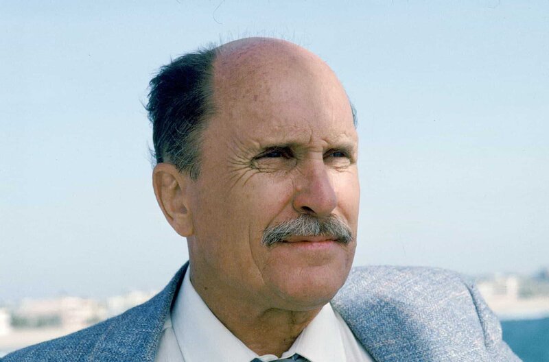 Falling Down – Bild: Warner Bros. Discovery, Inc /​ Sergeant Martin Prendergast (Robert Duvall) glaubt an seinem letzten Tag vor der Pensionierung, dass für die Verbrechensserie ein und derselbe Mann verantwortlich ist …