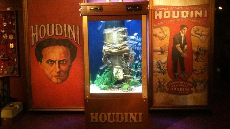 Houdini tank. – Bild: Animal Planet /​ Photobank 31949_ep214_004 /​ Discovery Communications