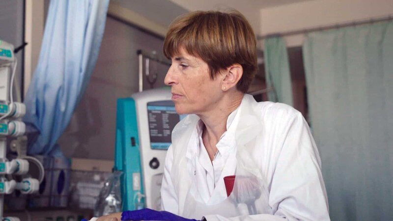 Astrid Chiari betont die Wichtigkeit von Datenmanagement im Gesundheitswesen. Sie leitet die Abteilung für Intensivmedizin am Krankenhaus der Barmherzigen Brüder in Wien. – Bild: ORF /​ BFilm