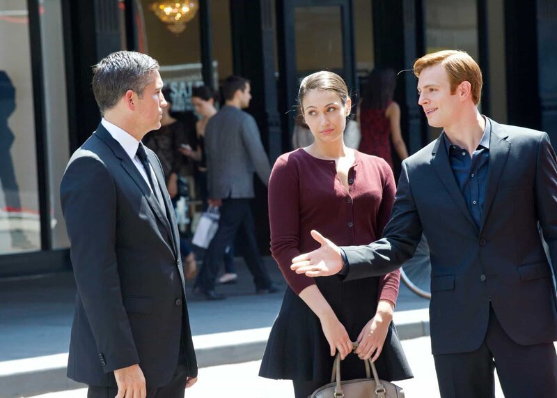 When Reese (Jim Caviezel, left) poses as a bodyguard in order to protect Sofia (Paloma Guzman), the privileged daughter of a diplomat. He is suspicious of her boyfriend, Jack (Nick Gehlfuss, right), – Bild: John Paul Filo /​ CBS /​ CBS ENTERTAINMENT /​ ©2012 CBS Broadcasting Inc. All Rights Reserved