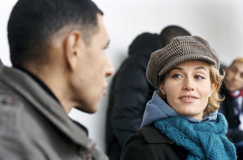 Keine Lüge ohne dich – Bild: Jérôme Plon /​ Während eines Fußballspiels von Ismaëls Schwester Mounia kommt es zur Auseinandersetzung zwischen Ismaël (Roschdy Zem) und Clara (Cécile de France).