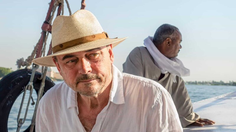 Mit der Reise nach Luxor geht für den leipziger Ägyptologen und Sprachforscher Georg Ebers (Thomas Dehler) ein Lebenstraum in Erfüllung. Hier hofft er auf eine Entdeckung, die ihn unsterblich machen soll. – Bild: MDR/André Straub Mit der Reise nach Luxor geht für den leipziger Ägyptologen und Sprachforscher Georg Ebers (Thomas Dehler) ein Lebenstraum in Erfüllung. Hier hofft er auf eine Entdeckung, die ihn unsterblich machen soll. – Bild: MDR/André Straub