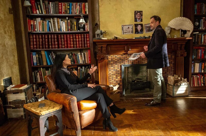 Joan Watson (Lucy Liu, l.); Sherlock Holmes (Jonny Lee Miller, r.) – Bild: 2018 CBS Broadcasting, Inc. All Rights Reserved. /​ Jeff Neira Lizenzbild frei