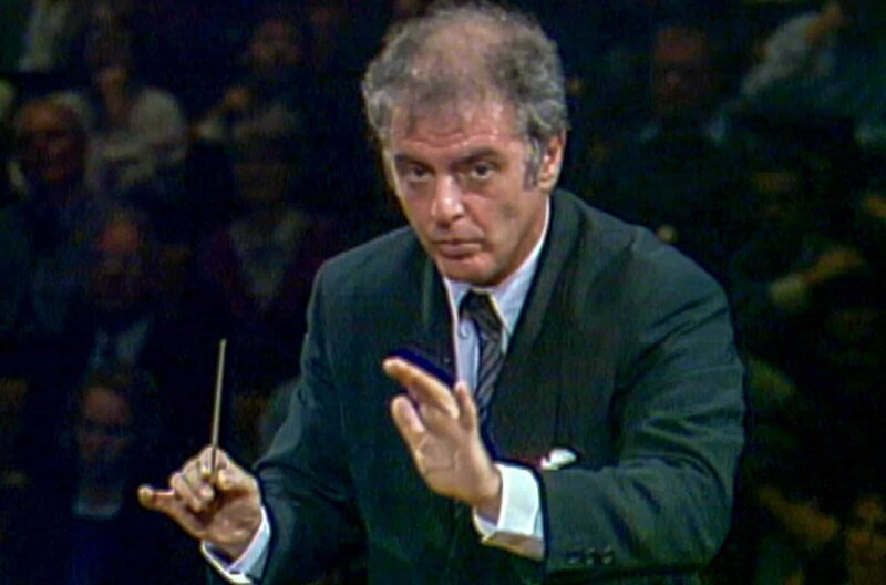 Das sogenannte Mauerfallkonzert vom 12. November 1989 ist das wahrscheinlich ergreifendste Konzert im Europa der Nachkriegszeit: Daniel Barenboim dirigiert die Siebte Symphonie von Ludwig van Beethoven. – Bild: Henning Brümmer / Das sogenannte Mauerfallkonzert vom 12. November 1989 ist das wahrscheinlich ergreifendste Konzert im Europa der Nachkriegszeit: Daniel Barenboim dirigiert die Siebte Symphonie von Ludwig van Beethoven. Das sogenannte Mauerfallkonzert vom 12. November 1989 ist das wahrscheinlich ergreifendste Konzert im Europa der Nachkriegszeit: Daniel Barenboim dirigiert die Siebte Symphonie von Ludwig van Beethoven. – Bild: Henning Brümmer / Das sogenannte Mauerfallkonzert vom 12. November 1989 ist das wahrscheinlich ergreifendste Konzert im Europa der Nachkriegszeit: Daniel Barenboim dirigiert die Siebte Symphonie von Ludwig van Beethoven.