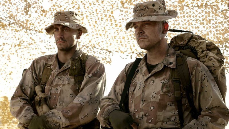 Swoff (Jake Gyllenhaal) und Troy (Peter Sarsgaard) haben sich ihren Aufenthalt im Nahen Osten etwas anders vorgestellt..Swoff (Jake Gyllenhaal) und Troy (Peter Sarsgaard) haben sich ihren Aufenthalt im Nahen Osten etwas anders vorgestellt.. – Bild: RTL Zwei