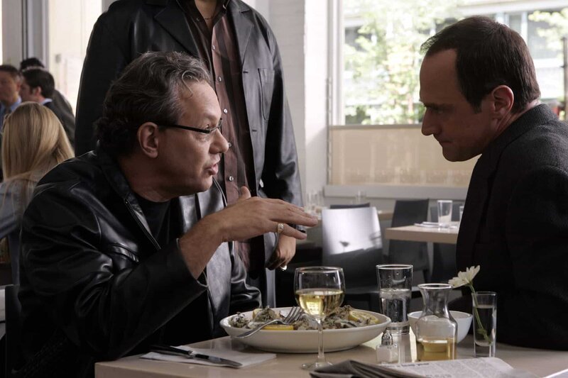 Tuesday on NBC (10–11:00 p.m. ET) LAW & ORDER: SPECIAL VICTIMS UNIT -- NBC Universal Television -- Obscene -- Pictured: (l-r) Lewis Black as B.J. Cameron, Christopher Meloni as Det. Elliot Stabler -- NBC Universal photo: Will Hart – Bild: 13th Street