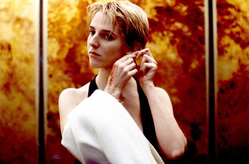 Staatsauftrag: Mord – Bild: Gaumont /​ Das Callgirl Marie-Claude (Sandrine Kiberlain) dient als Lockvogel für den israelischen Geheimdienst – ein gefährliches Spiel mit dem Feuer.