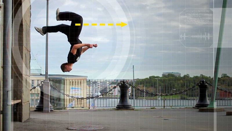 A parkour runner upside down while demonstrating walking on walls. Graphic arrows points out direction of feet. (Photo Credit: National Geographic Channels/​Jukin) – Bild: Myles Warwood /​ National Geographic Channels /​ National Geographic Channels /​ National Geographic Channels