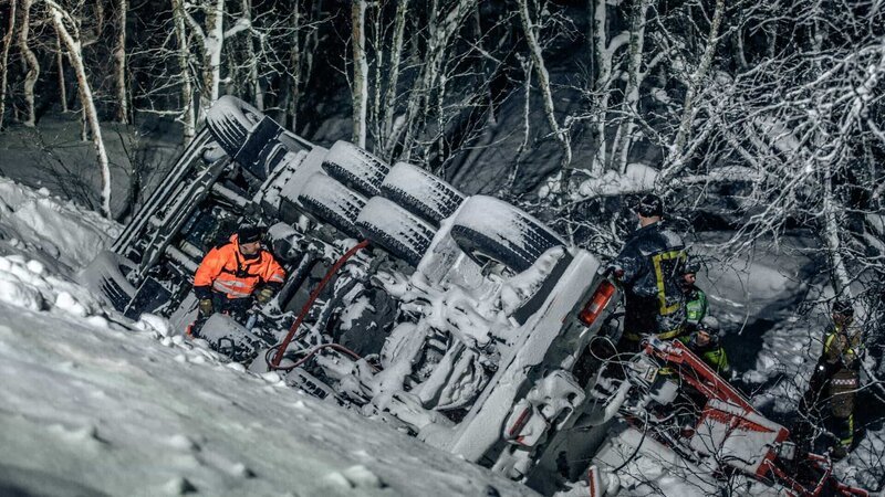 OVERHALLA, NORWAY – Jo Roger at a rescue of a toppled over truck.(photo credit: National Geographic Channels) – Bild: National Geographic Channels