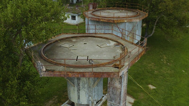 Überreste einer Radaranlage unweit von Gary, Indiana. Sie diente in den 1950er Jahren dem Schutz dieses wichtigen Industriestandorts. – Bild: BILD