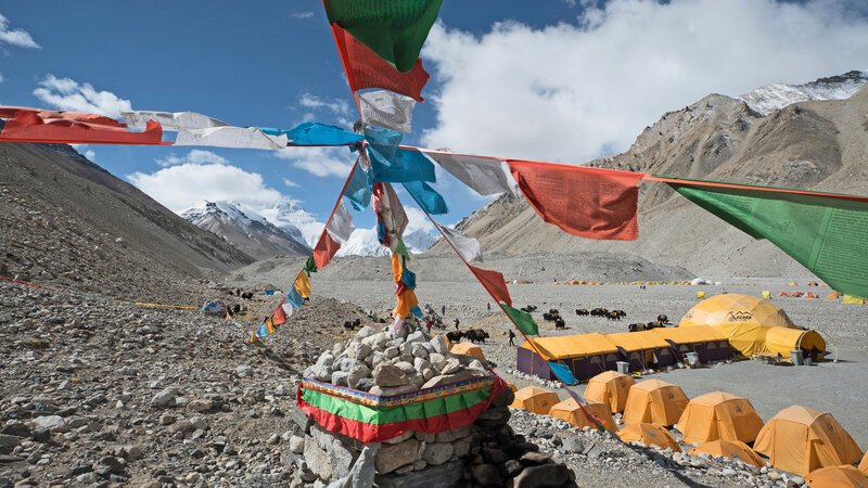 Das abgelegene autonome Gebiet Tibet pflegt eine ganz eigene, buddhistisch geprägte Kultur. Doch durch die neue Anbindung Tibets an China mit einer Bahnstrecke wird sich auch das „Dach der Welt“ in den nächsten Jahrzehnten verändern. – Bild: BILD