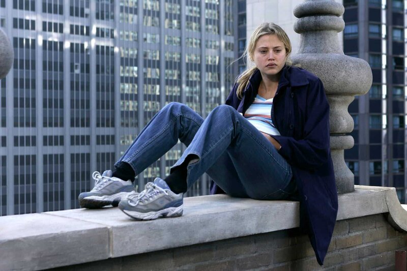 Estella Warren as April Troost – Bild: 2005 Will Hart ©2005 Universal Network Television ©13TH STREET Photocredit Mandatory, Editorial Use Only, NO archive, NO Resale