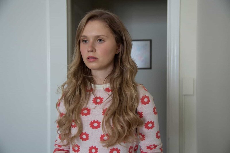 Amma Crellin (Eliza Scanlen) – Bild: Anne Marie Fox /​ Die Verwendung ist nur bei redak /​ HBO /​ © Home Box Office, Inc. All rights reserved. HBO® and all related programs are the property of Home Box Office, Inc.