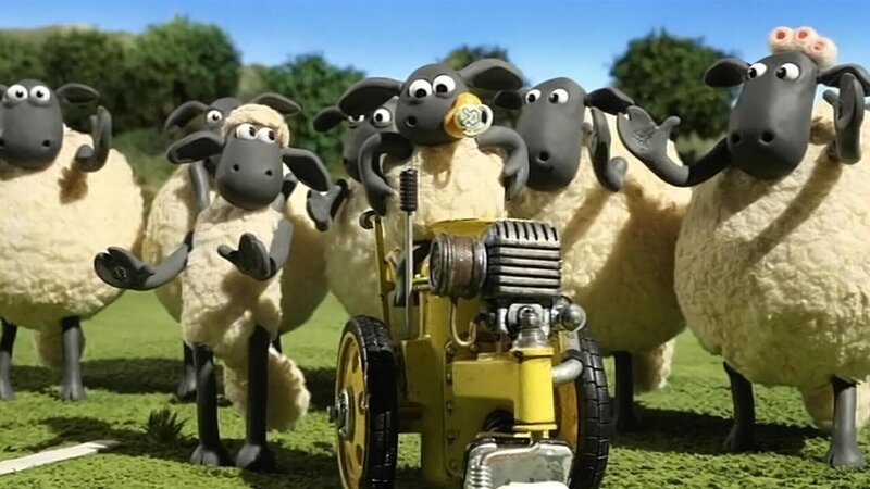 Die Schafe haben eine komische Maschine entdeckt. Die fährt und macht weiße Linien. – Bild: WDR/​Aardman Animation Ltd./​BBC