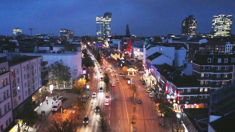 Reeperbahn nachts von oben – Bild: SPIEGEL TV