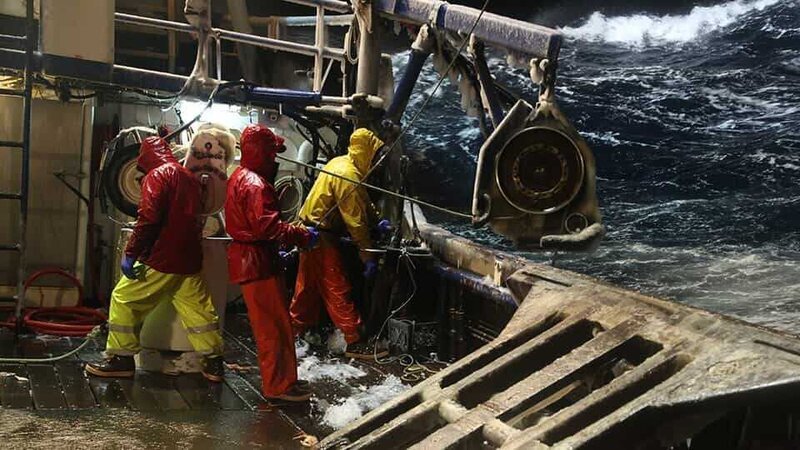 Northwestern crew battling strong seas. – Bild: Discovery Communications