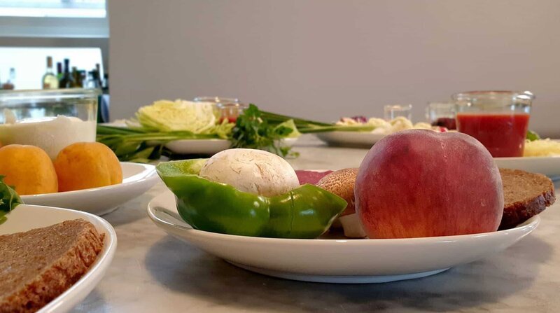 Viel Gemüse und Obst gehört bei fast allen Diäten dazu. – Bild: ZDF und SWR.