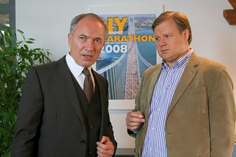 L-R: Dr. Jentsch (Johannes Terne) and Hartl (Michael A. Grimm). – Bild: ORF/​ZDF/​Christian A. Rieger