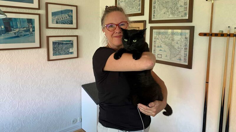 Die Phonetikerin Susanne Schötz erforscht in Schweden die Sprache der Katzen. – Bild: phoenix/​MDR/​Jennifer Gunia