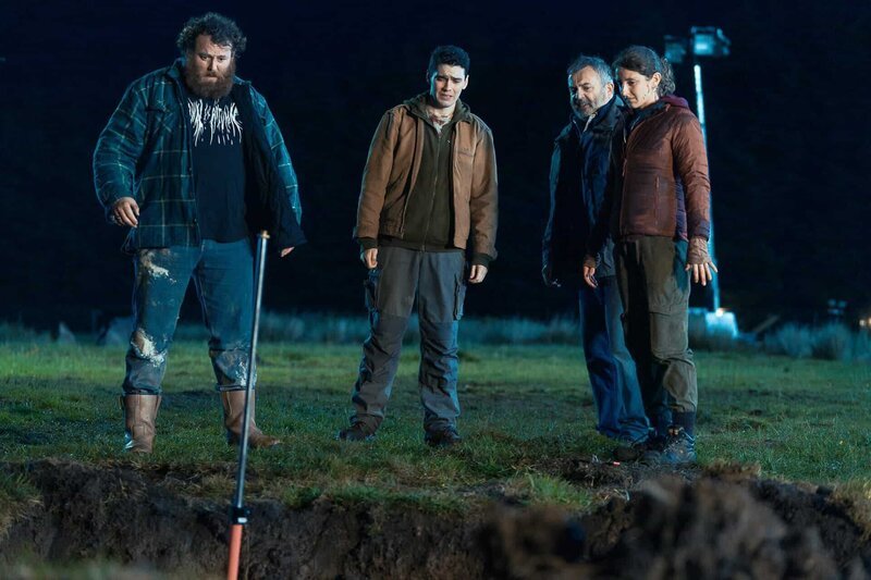 (v.l.n.r.) SP McCauley (Michael Hough); Eugene Moffat (Jack Rowan); Francie Moffat (Nigel O’Neill); Claire McCann (Louisa Harland) – Bild: Moffat & Son Films Ltd / Blinder Films Ltd 2020 / © 2021 Shudder / Aidan Monaghan Lizenzbild frei (v.l.n.r.) SP McCauley (Michael Hough); Eugene Moffat (Jack Rowan); Francie Moffat (Nigel O’Neill); Claire McCann (Louisa Harland) – Bild: Moffat & Son Films Ltd / Blinder Films Ltd 2020 / © 2021 Shudder / Aidan Monaghan Lizenzbild frei