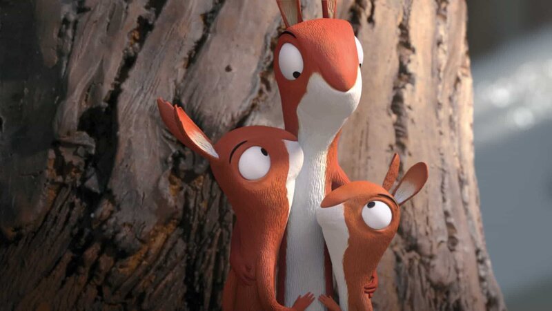 Die Eichhörnchen-Mutter erzählt ihren Kindern die Geschichte vom Grüffelokind. – Bild: ZDF und Orange Eyes Ltd../​Orange Eyes Ltd.
