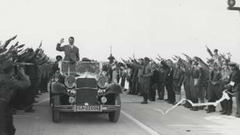 Die Nazis feiern die Autobahn als große Errungenschaft Hitlers. Doch der Bau beginnt schon in der Weimarer Republik. – Bild: ZDF und Heinrich Hoffmann./​Heinrich Hoffmann