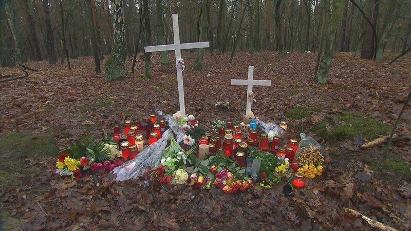 A grave – Bild: BBC /​ © SPIEGEL TV