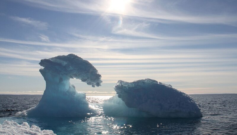 Schmelzende Arktis: Die Nordwest-Passage ist heute fast jedes Jahr für einige Wochen eisfrei. – Bild: ZDF und SR/​Karl Teuschl