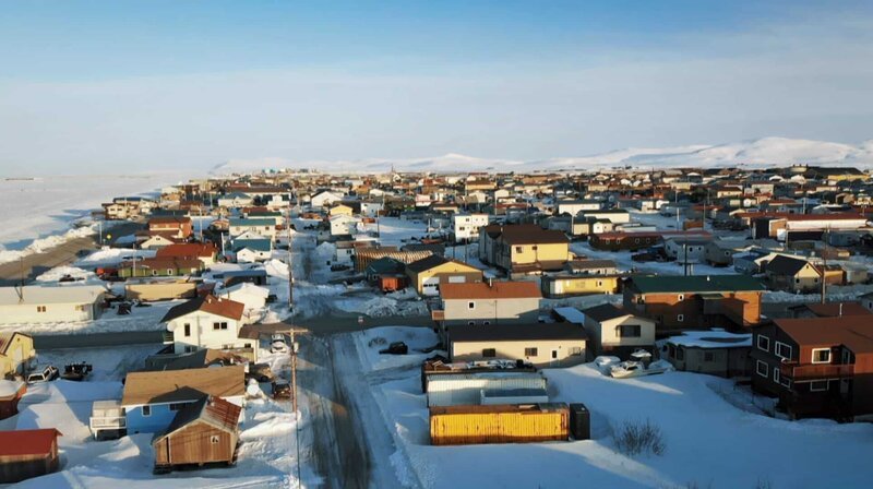 In der ehemaligen Goldgräberstadt Nome leben heute noch knapp 4000 Menschen – Bild: ZDF und NDR/​doc.station.