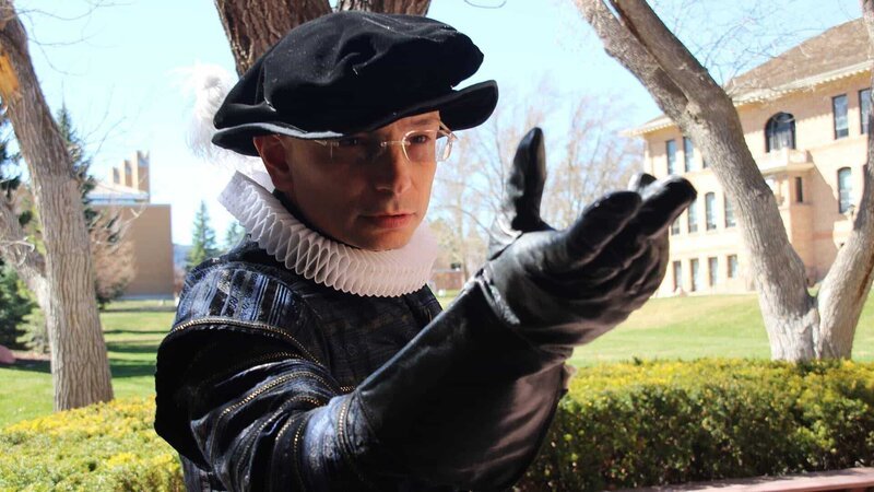 Host Anthony Melchiorri switches gears from hotel consultant to actor as he performs a scene from Shakespeare at the Utah Shakespeare Festival near the Stratford Court Hotel in Cedar City, UT, as seen on Travel Channel’s Hotel Impossible. – Bild: 2015, The Travel Channel, L.L.C. All Rights Reserved.