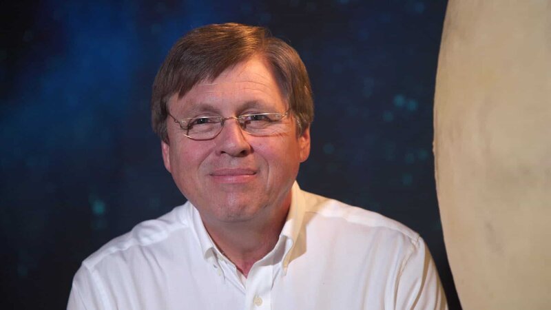 Bildunterschrift: Prof. Dr. Ulrich Walter lehrt für gewöhnlich Raumfahrttechnik an der Technischen Universität München. In der dritten Folge „Spacetime“ erklärt er unter anderem, welche Risiken Astronauten bei der Reise ins All auf sich nehmen müssen. – Bild: WELT