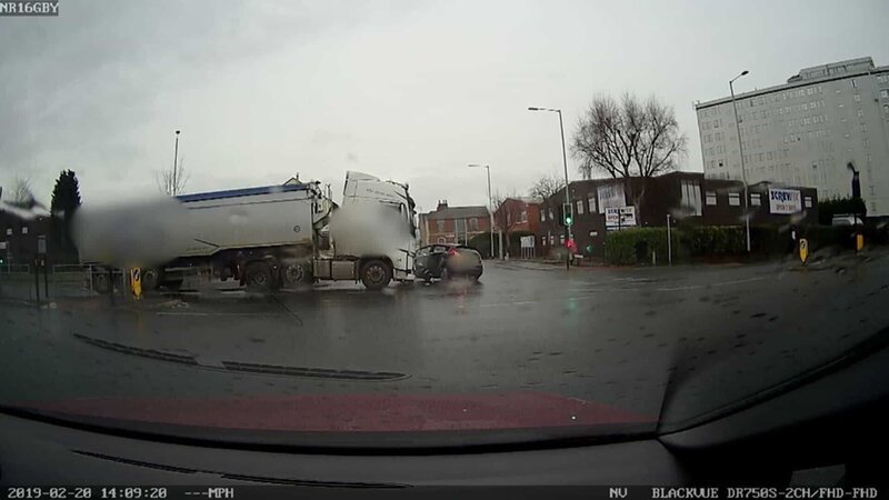 Bildunterschrift: Ein Lastkraftwagen ist nicht selten aufgrund des toten Winkels ein potenzieller Unfallverursacher. – Bild: WELT