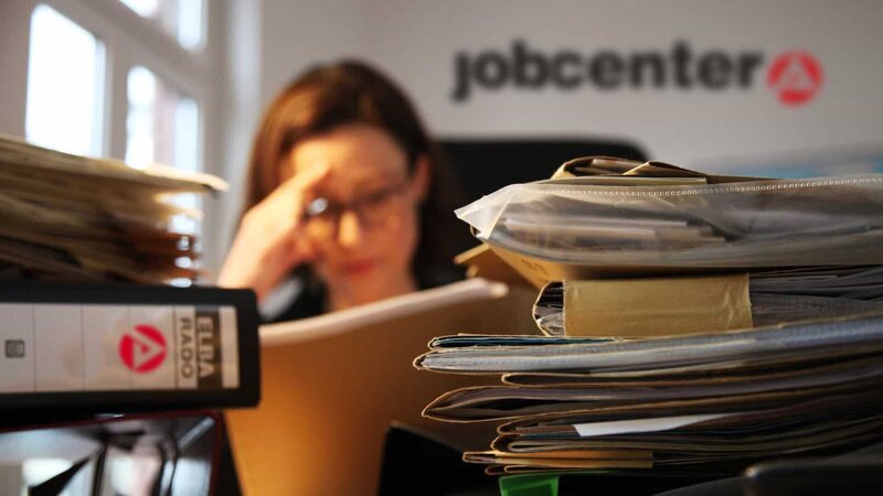 Jobcenter-Mitarbeiter und -Mitarbeiterinnen – zwischen Beratung und Burnout. – Bild: ZDF und Thomas Hies /​ Docuvista Filmproduktion./​Thomas Hies /​ Docuvista Filmprod