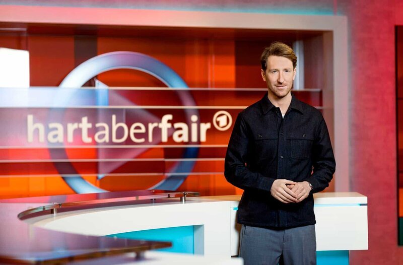 hart aber fair – Louis Klamroth Moderator Louis Klamroth – Bild: WDR/​Thomas Kierok /​ WDR Kommunikation/​Redaktion Bild
