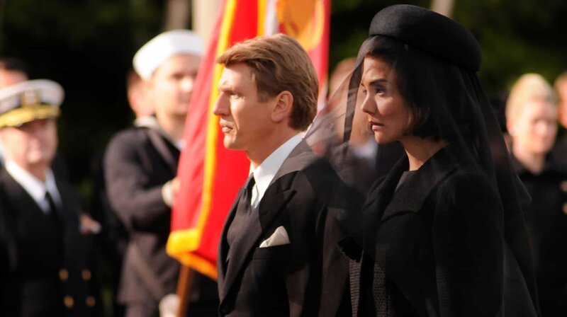 Bobby Kennedy (Barry Pepper) und Jackie Kennedy (Katie Holmes) – Bild: WDR/​Palatin Media Film- & Fernseh GmbH 2011