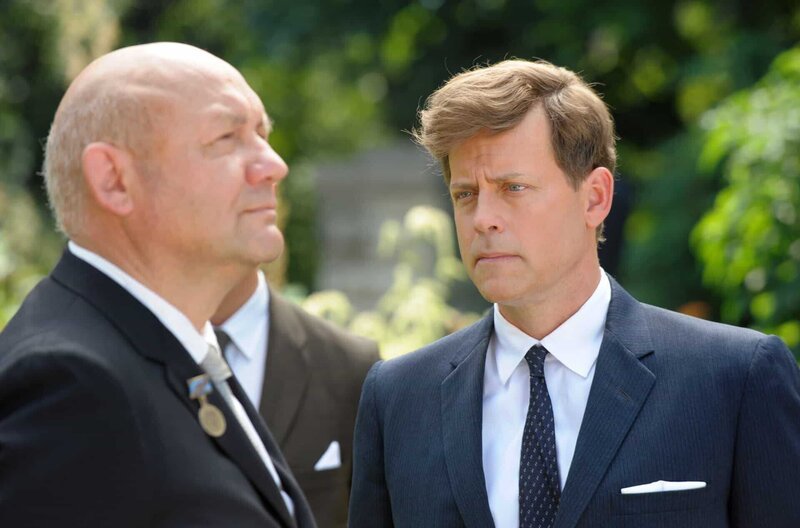 Jack Kennedy (Greg Kinnear, r) und Nikita Khrushchev (Eugene Lipinski, l) – Bild: WDR/​Palatin Media Film- & Fernseh GmbH 2011