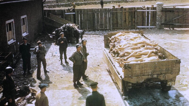 Im Konzentrationslager Buchenwald entstanden kurz nach der Befreiung durch Aliierten Streitkräfte im April 1945 Bilder vom Schrecken nationalsozialistischer Vernichtungspolitik. – Bild: TVNOW /​ Spiegel TV