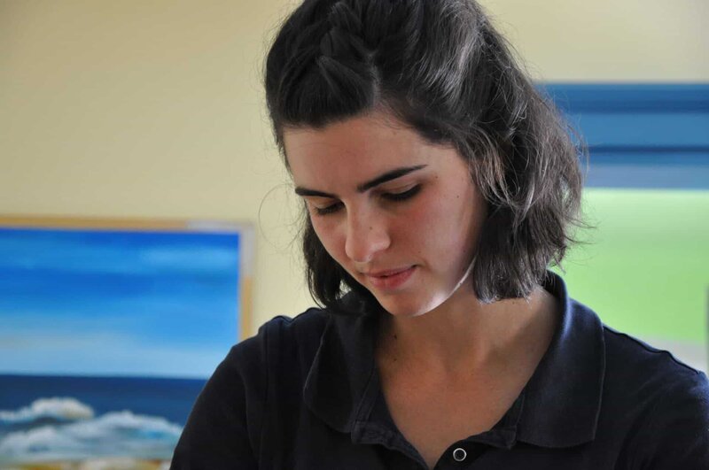 Nicole Zach bei Physiotherapie – Bild: ServusTV /​ Mediacreations /​ 2020 mediacreation