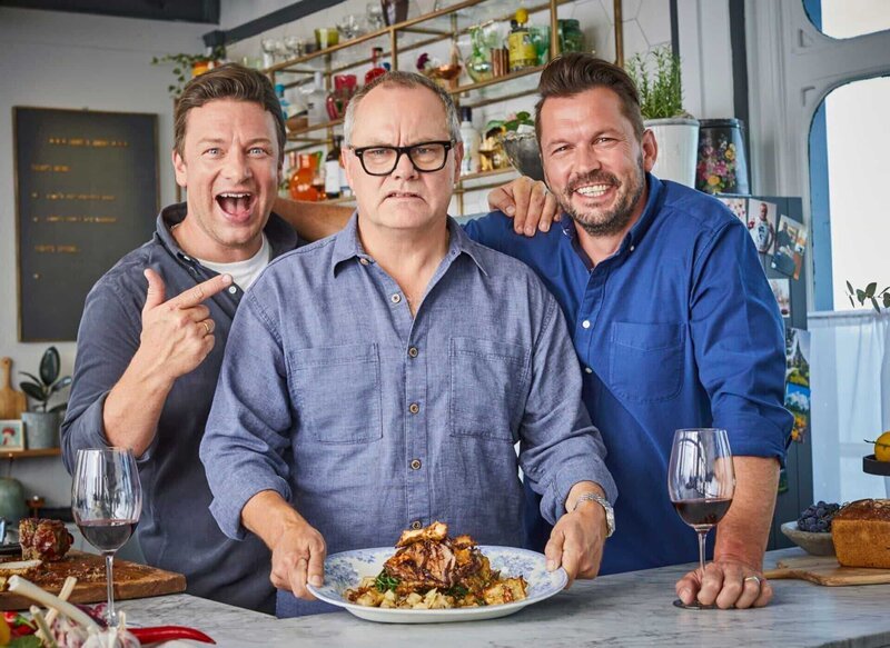 Von links: Jamie Oliver, Jack Dee und Jimmy Doherty – Bild: RTL/​ (c) Jamie Oliver Productions
