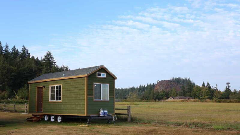 Clay Christofferson’s tiny home fits in with the gorgeous natural scenery surrounding it here in Washington, as seen on Tiny House, Big Living. – Bild: 2017, Scripps Networks, LLC. All Rights Reserved.