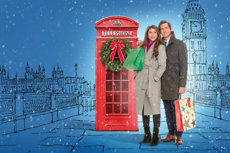 David (Will Kemp) bittet die professionelle Einkäuferin Anji (Reshma Shetty), ihm bei der Suche nach einem perfekten Geschenk behilflich zu sein. Und so begibt sich das Duo auf die Suche durchs vorweihnachtliche London. – Bild: Hallmark Media Productions, LLC