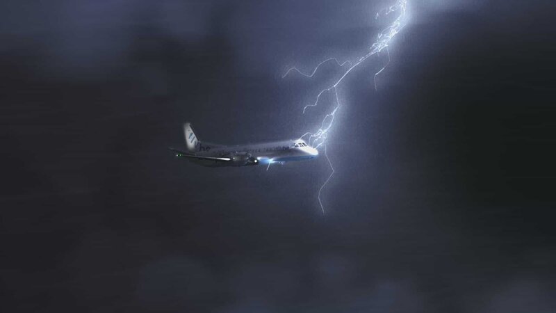 While navigating through a powerful storm, LoganAir Flight BE-6780 gets hit by lightning on the nose of the aircraft. (CGI) (Cineflix 2020/​James Griffith) – Bild: James Griffith /​ Cineflix 2020/​James Griffith /​ Cineflix 2020