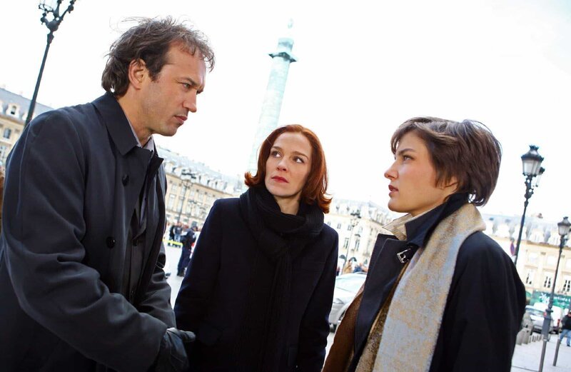 Vincent Revel (Vincent Perez), Claire Savigny (Sandrine Rigaux, M.), Frances Lherbier (Hélčne Godec) – Bild: RTL /​ NBCUniversal