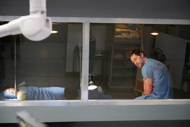 Ryan Eggold (Dr. Max Goodwin). – Bild: ORF/​Universal/​NBC/​Karolina Wojtasik