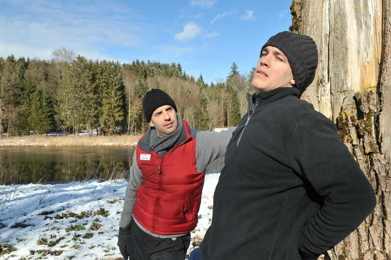 ARD STURM DER LIEBE FOLGE 1739, am Montag (15.04.13) um 15:10 Uhr im ERSTEN. Xaver (Jan van Weyde, r.) gibt vor Nils (Florian Stadler, l.) zu, dass er Kira immer noch liebt – Bild: Dieses Bild darf ausschließlich nach Maßgabe der Allgemeinen Geschäftsbedingungen für die Presselounges der Sender der ProSiebenSat.1 Media SE (AGB) genutzt werden. Die in den AGB festgesetzten Rechteeinschränkungen sind unbedingt  …