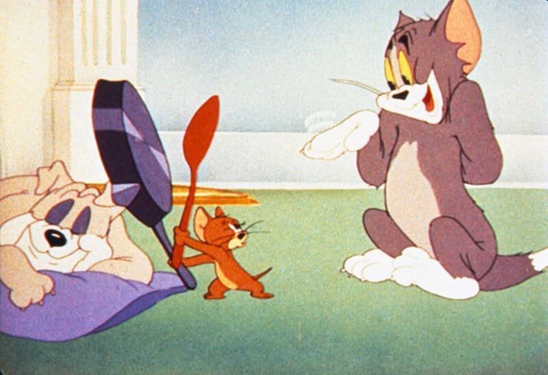 In dieser Serie bekriegen sich Katz und Maus, was das Zeug hält. Egal ob Mausefallen, diverse Schlaginstrumente oder Tomaten als Wurfgeschosse; Tom (re.) und Jerry gehen nie die Ideen aus, um sich gegenseitig das Leben schwer zu machen. – Bild: Warner Bros. Entertainment I